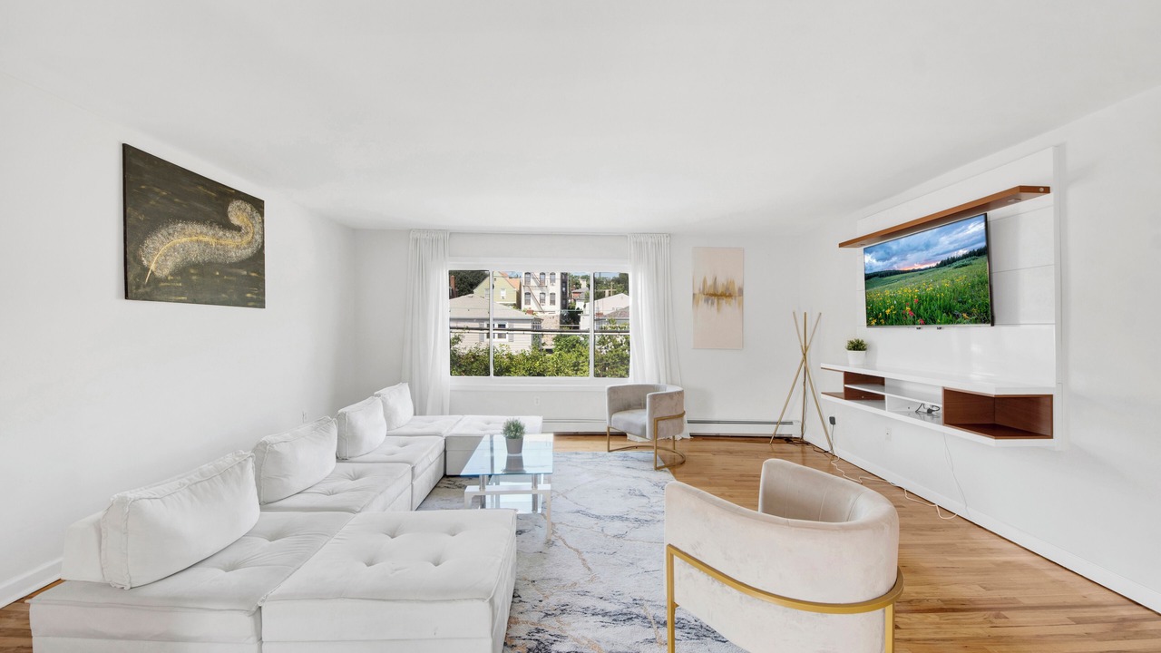 Photo of Livingroom in Southeast Yonkers