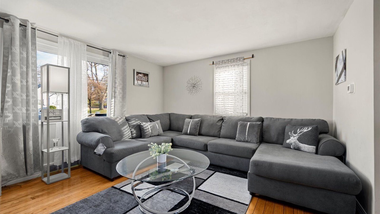 Photo of Livingroom in Eastside