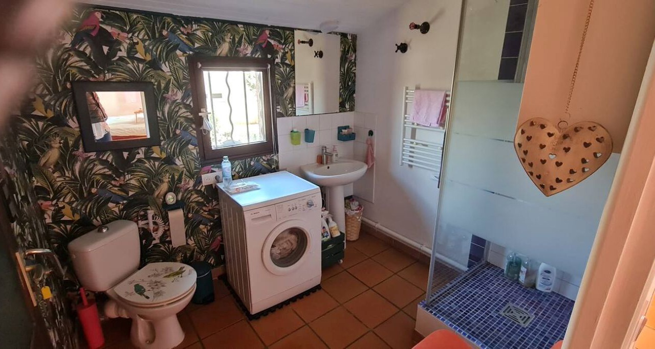 Photo of Bathroom in Saint-Martin-de-Londres