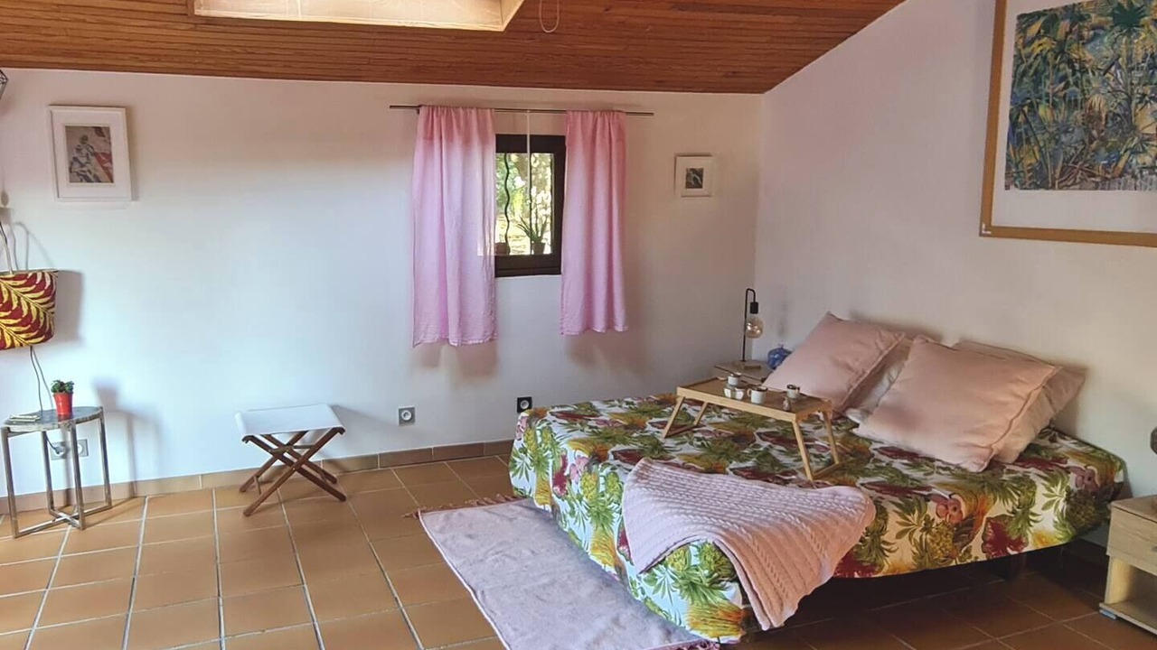 Photo of Bedroom in Saint-Martin-de-Londres