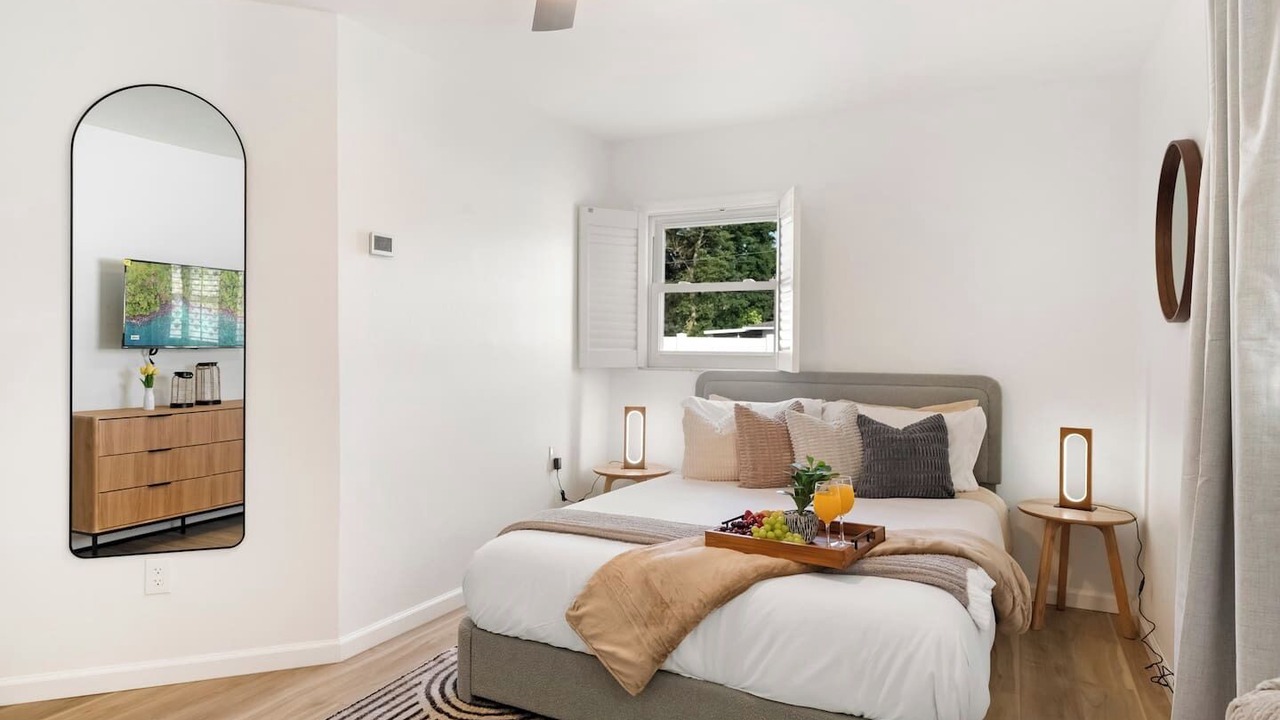 Photo of Bedroom in Bay Crest Park