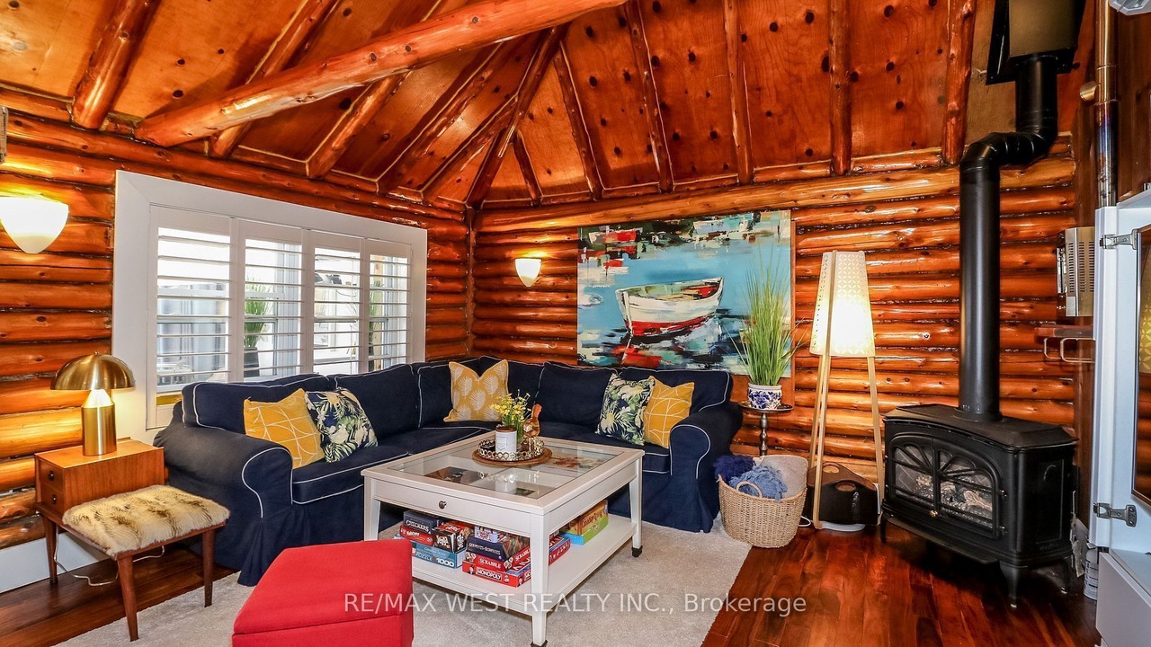 Photo of Livingroom in Ramara