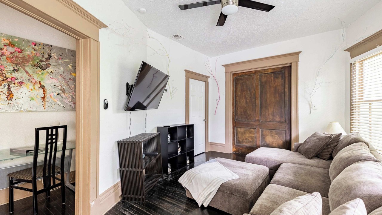 Photo of Livingroom in Old East Dallas