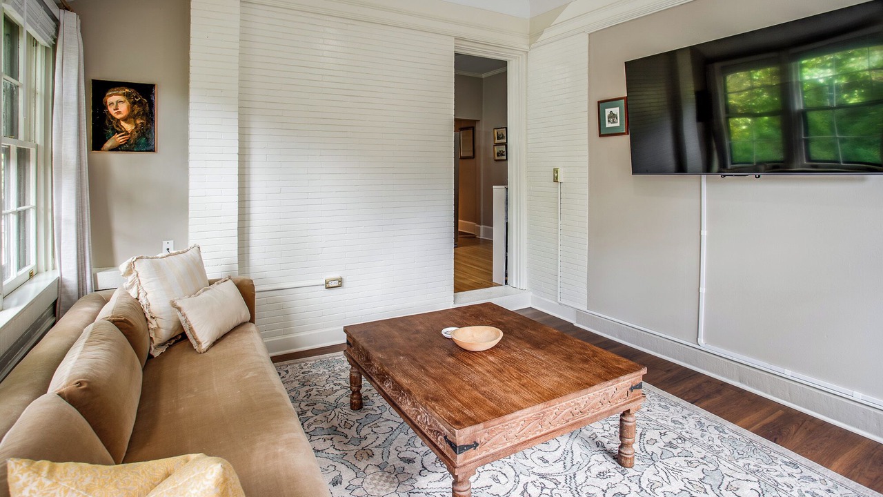 Photo of Livingroom in East Avenue