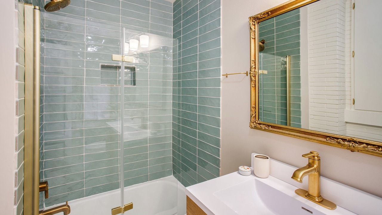 Photo of Bathroom in East Avenue