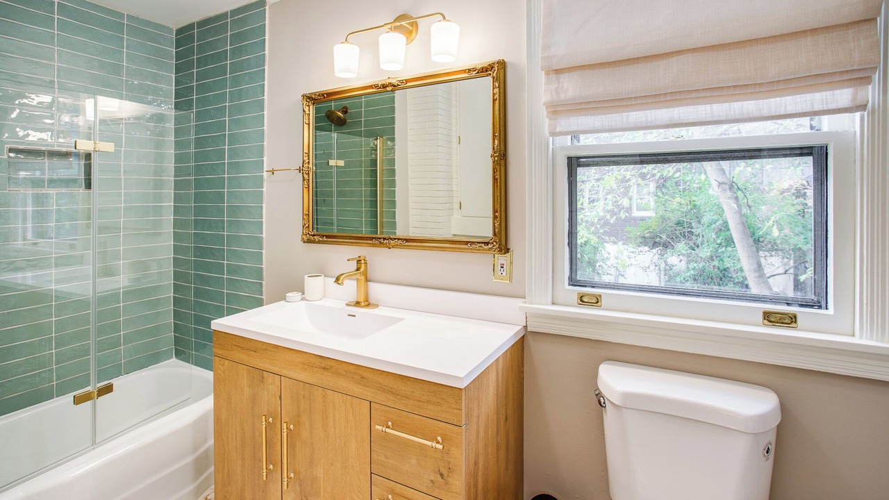 Photo of Bathroom in East Avenue
