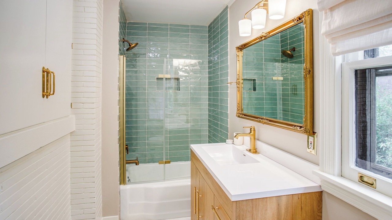 Photo of Bathroom in East Avenue