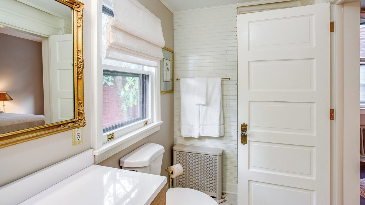 Photo of Bathroom in East Avenue