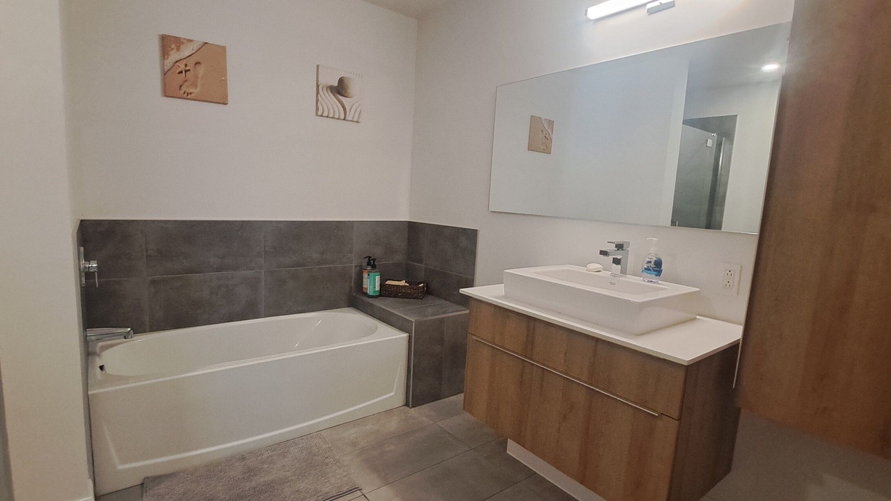 Photo of Bathroom in Laval