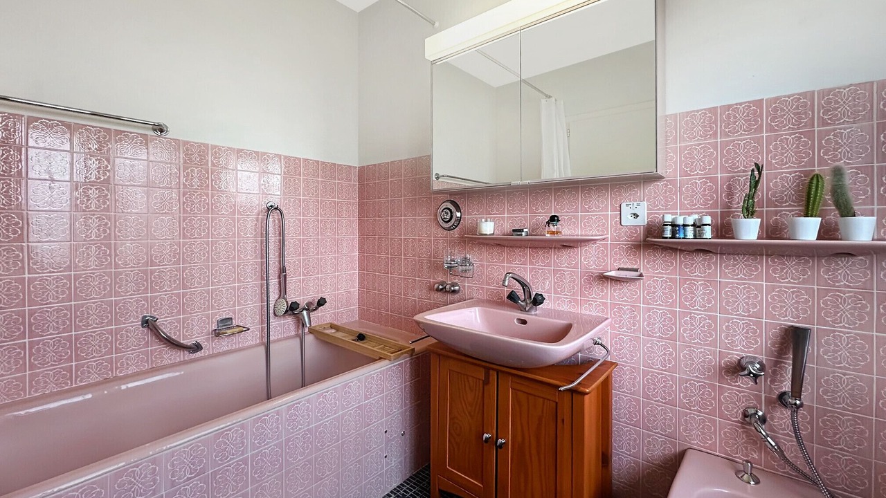 Photo of Bathroom in Lens