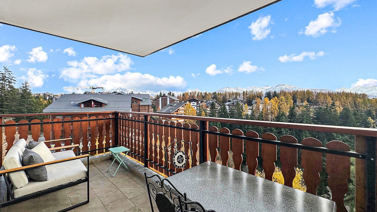 Photo of Outdoor in Lens