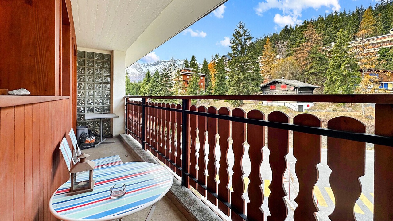 Photo of Outdoor in Lens