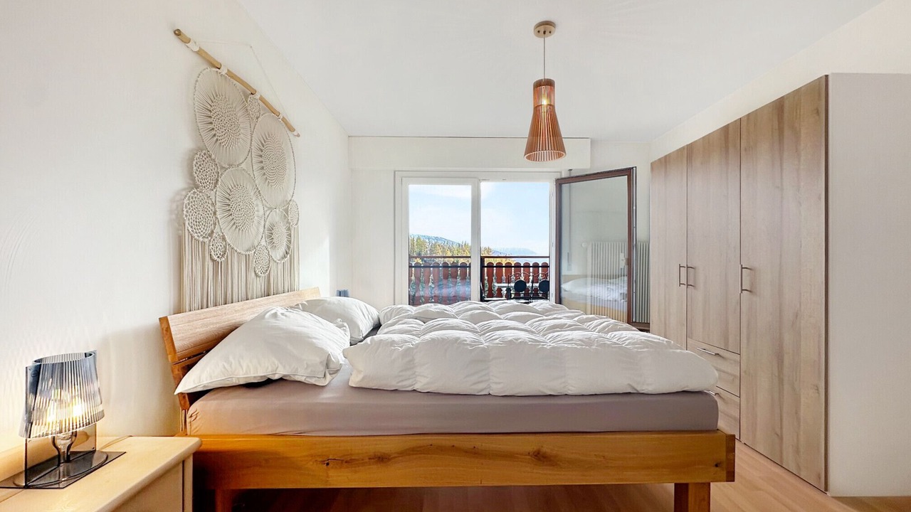 Photo of Bedroom in Lens