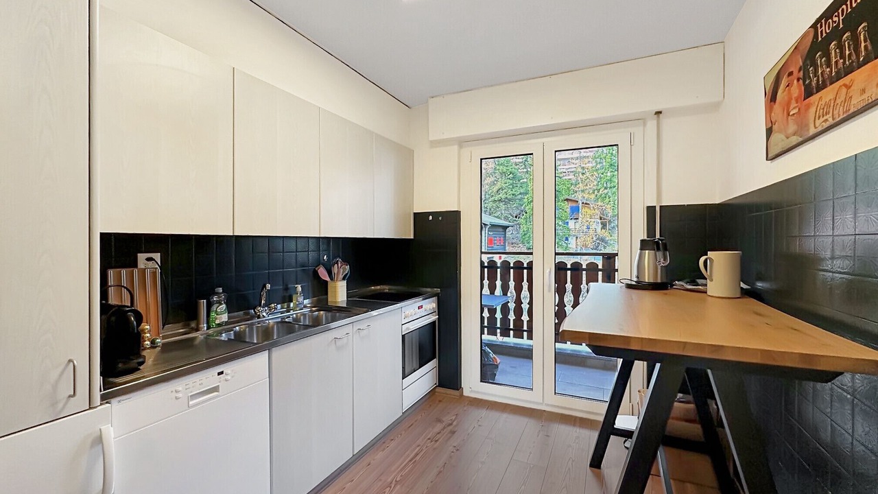Photo of Kitchen in Lens