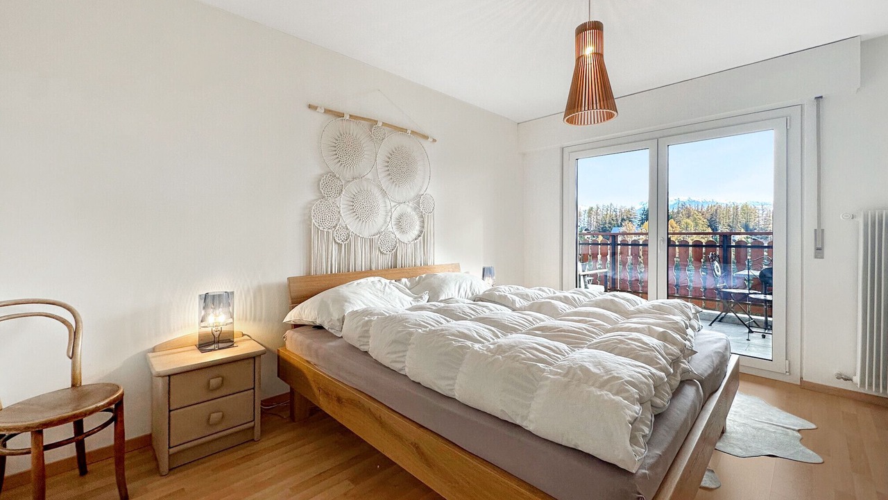 Photo of Bedroom in Lens