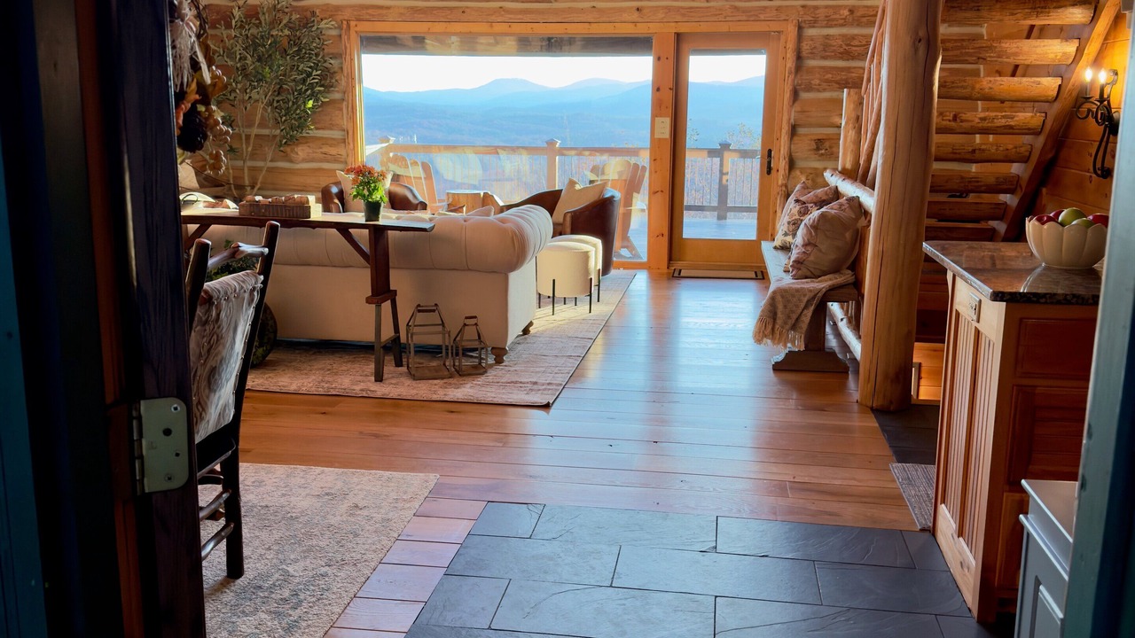Photo of Livingroom in Ridges Over the Lake