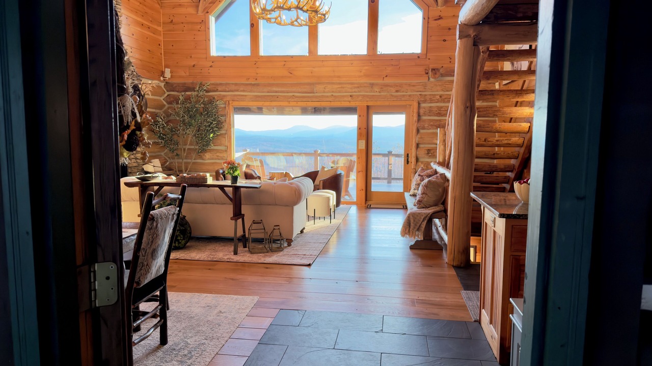 Photo of Livingroom in Ridges Over the Lake