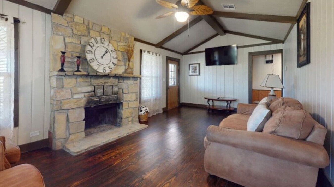 Photo of Livingroom in Davis