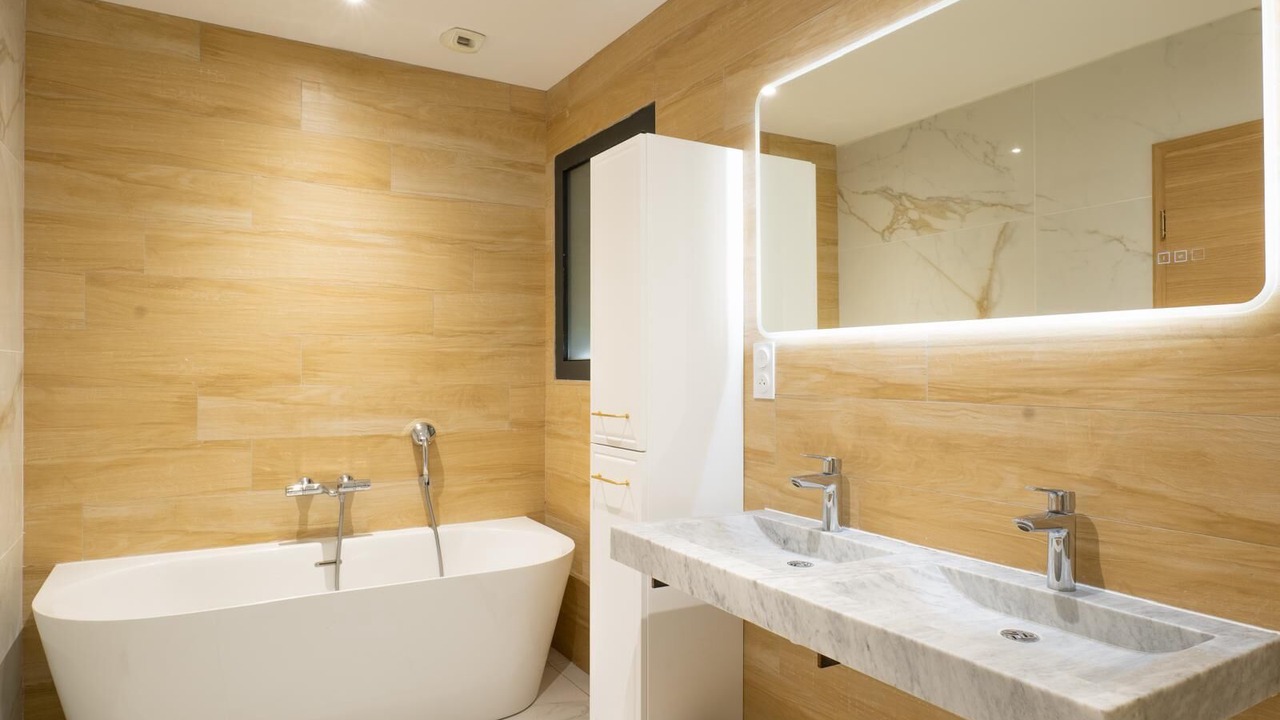 Photo of Bathroom in Corent