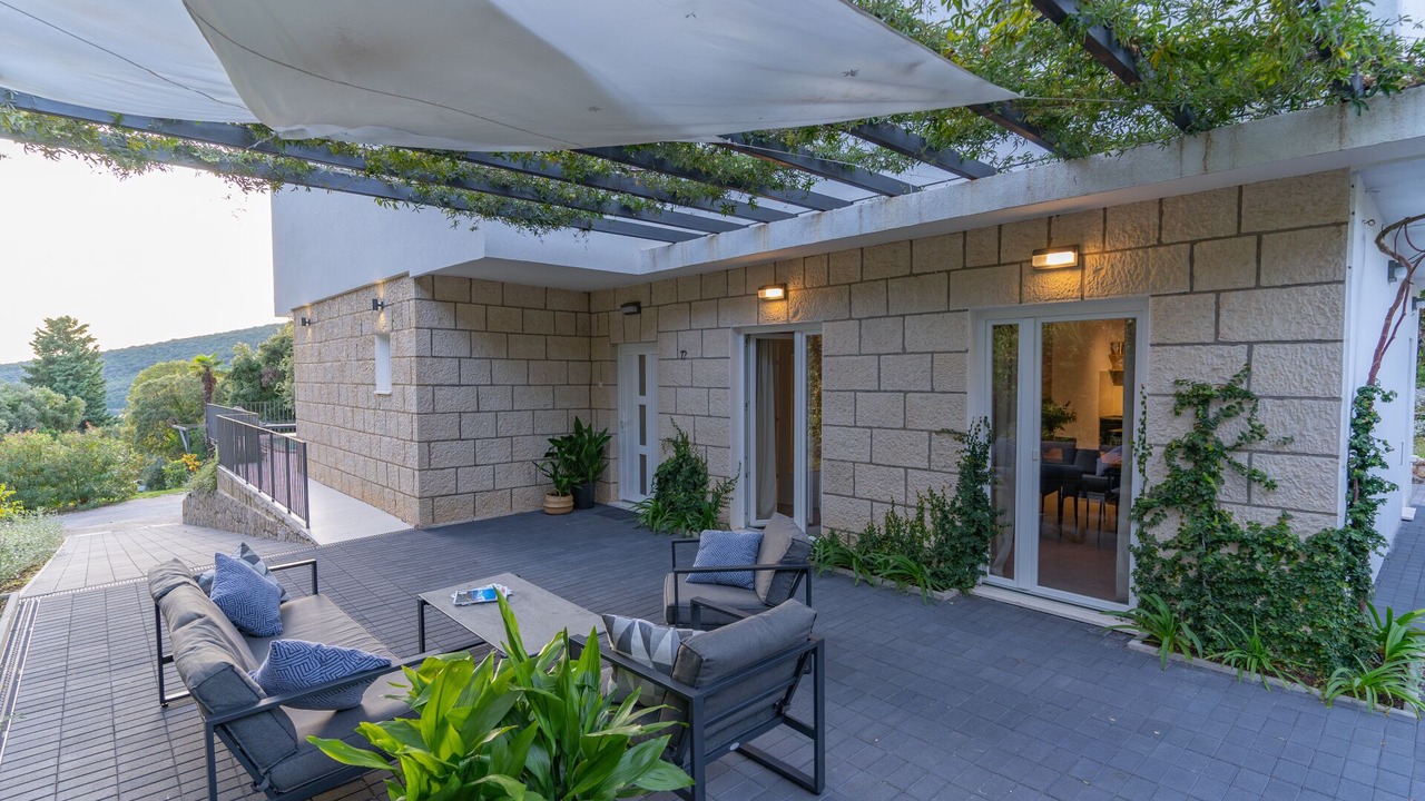 Photo of Patio Balcony in Molunat