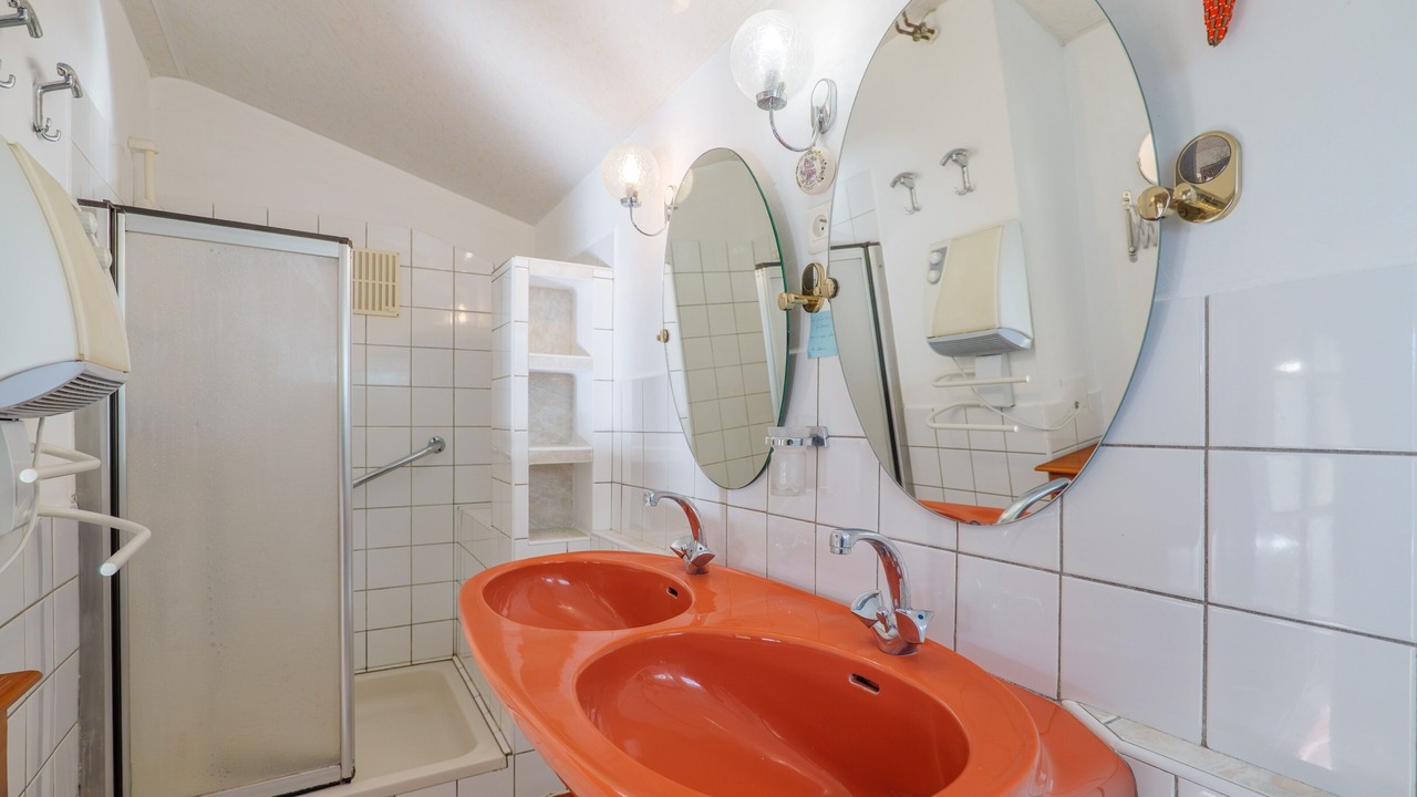 Photo of Bathroom in Saint-Etienne-de-Boulogne