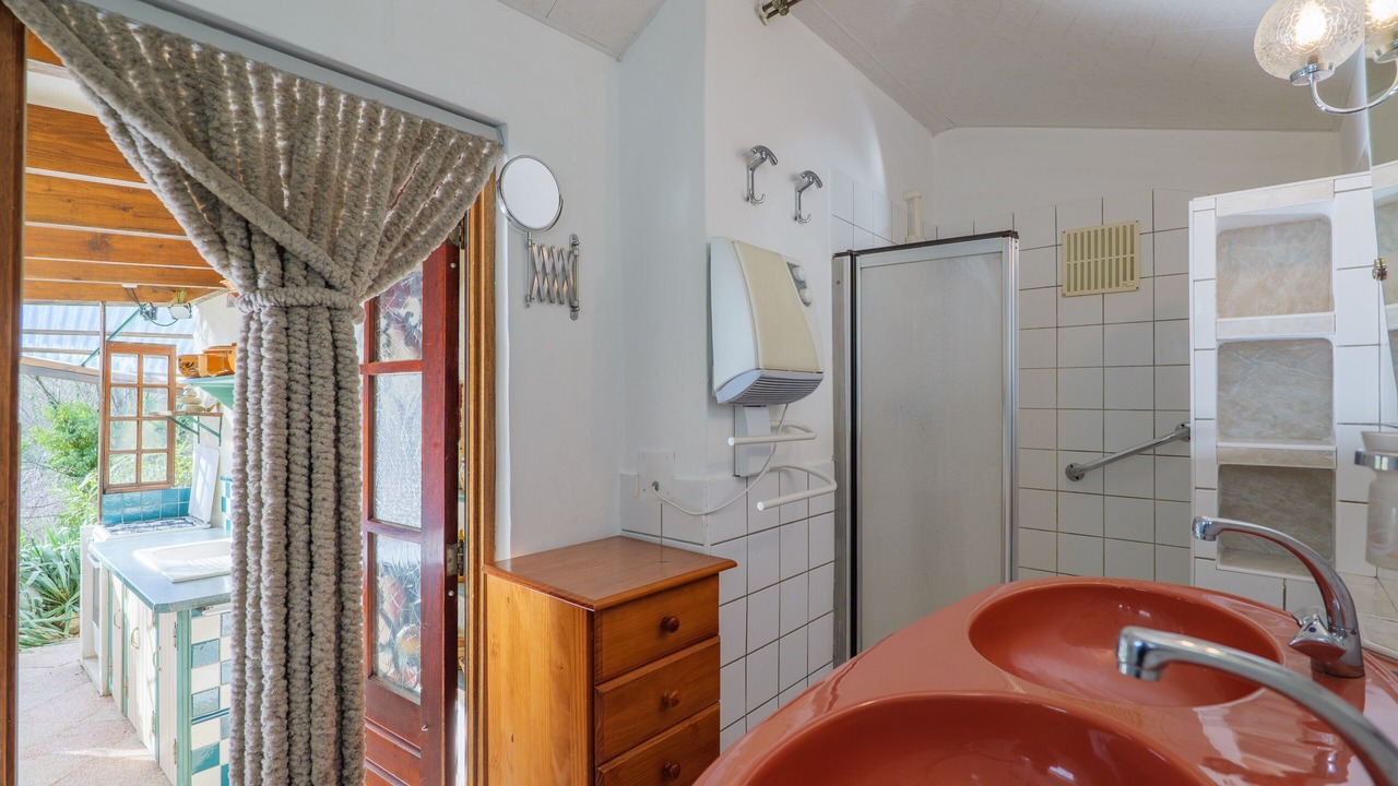 Photo of Bathroom in Saint-Etienne-de-Boulogne