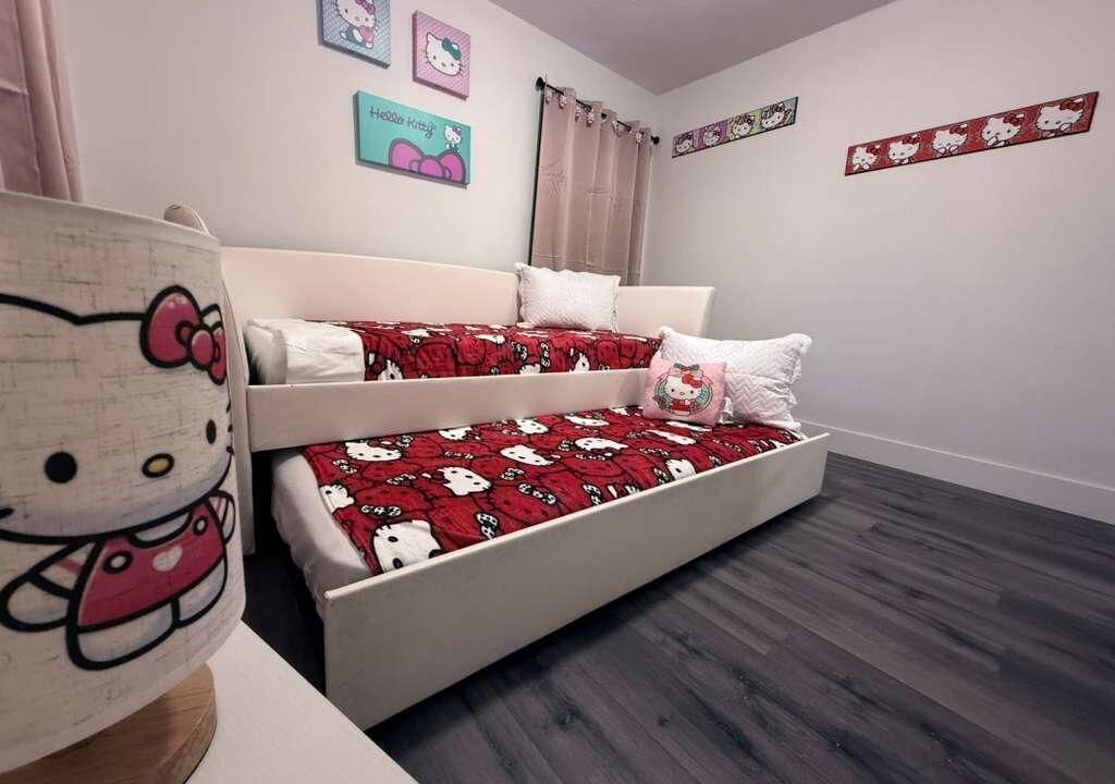 Photo of Bedroom in Oak Ridge