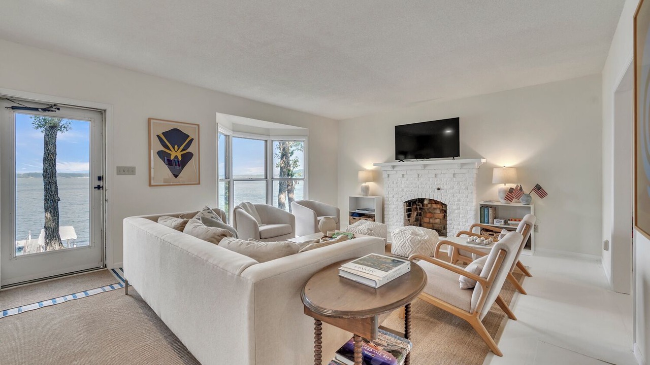 Photo of Livingroom in Okoboji