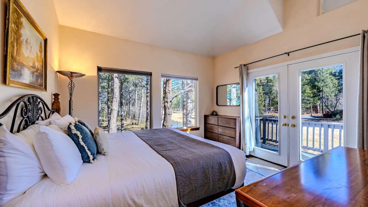 Photo of Bedroom in Tahoe Meadows