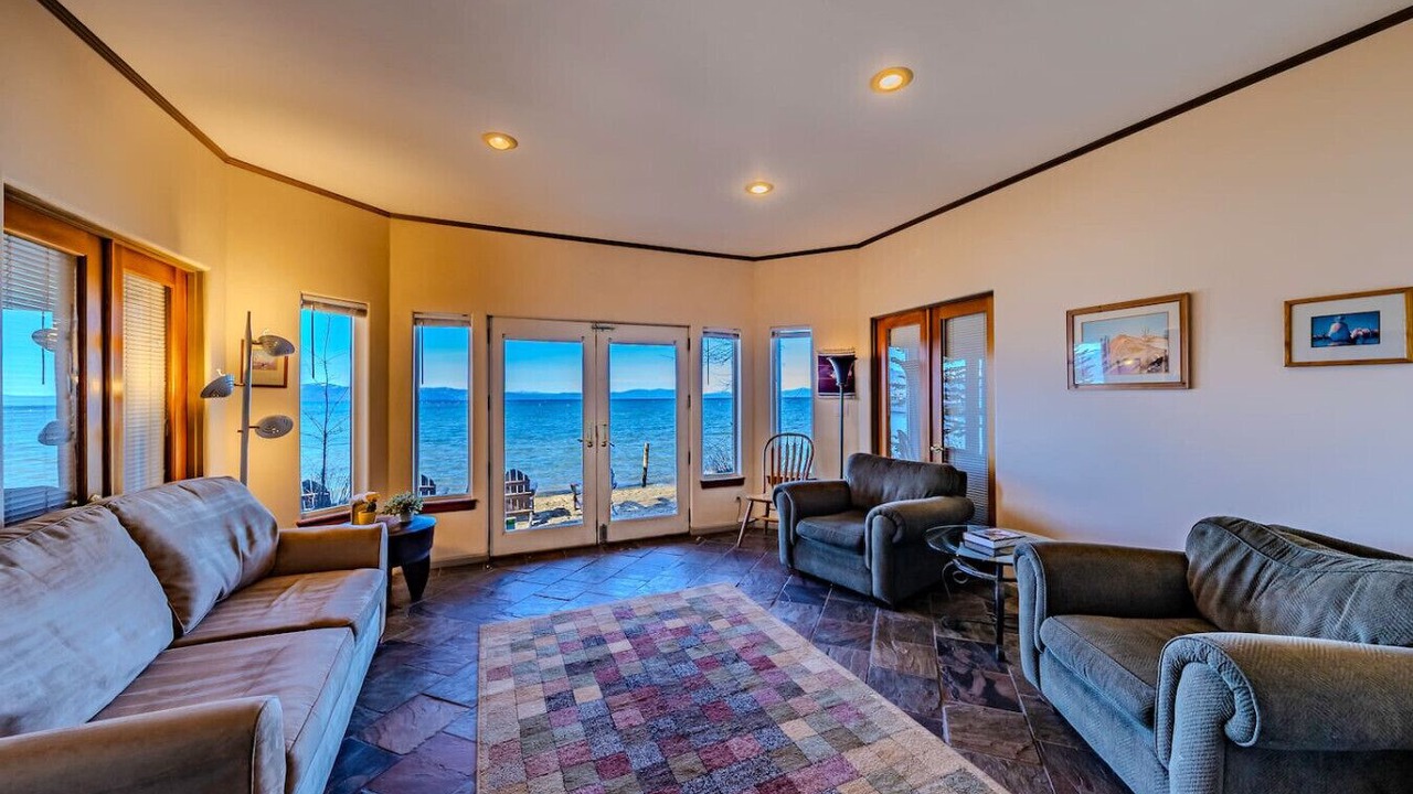 Photo of Livingroom in Tahoe Meadows