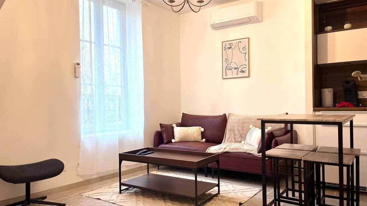 Photo of Livingroom in Faubourg-Raines