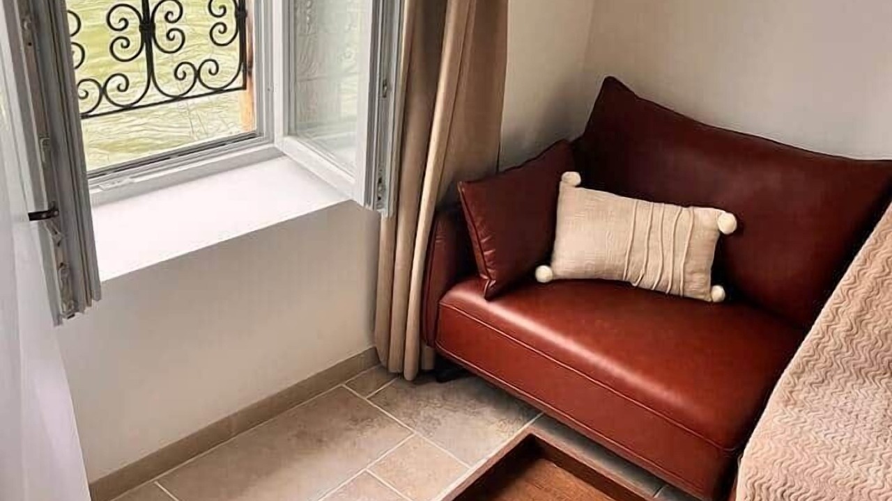 Photo of Livingroom in Faubourg-Raines