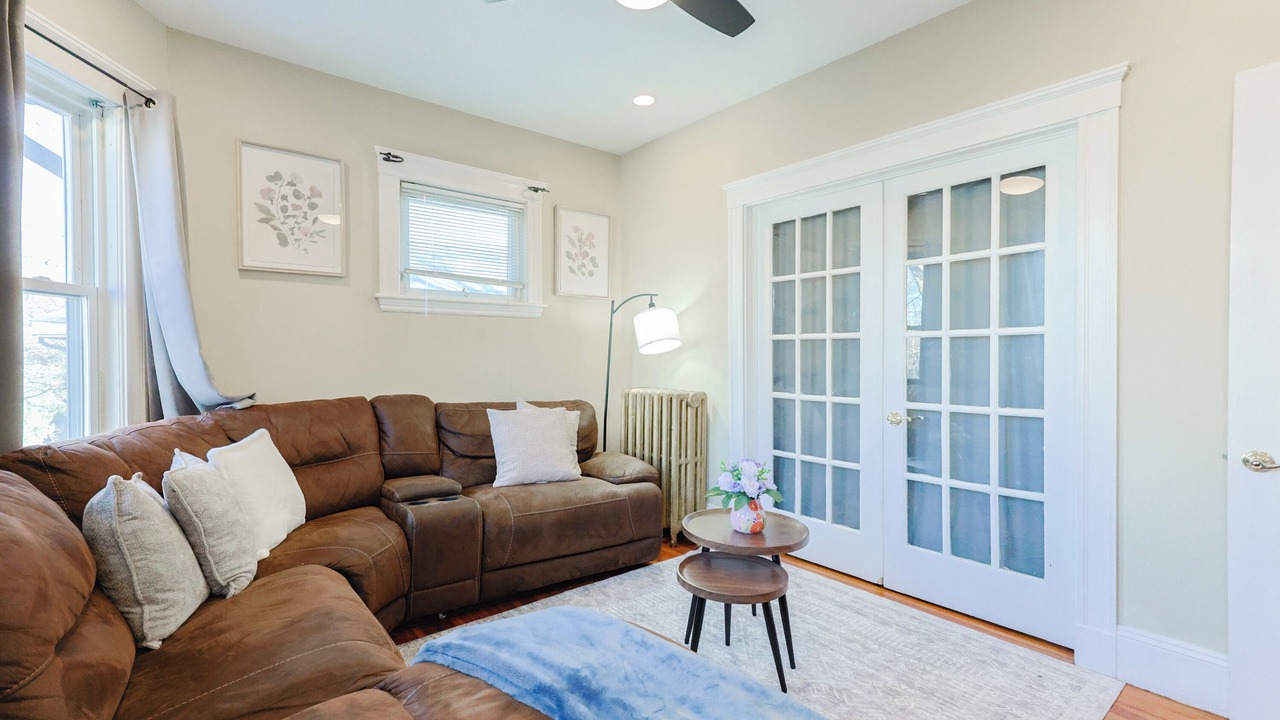 Photo of Livingroom in High Street Hill