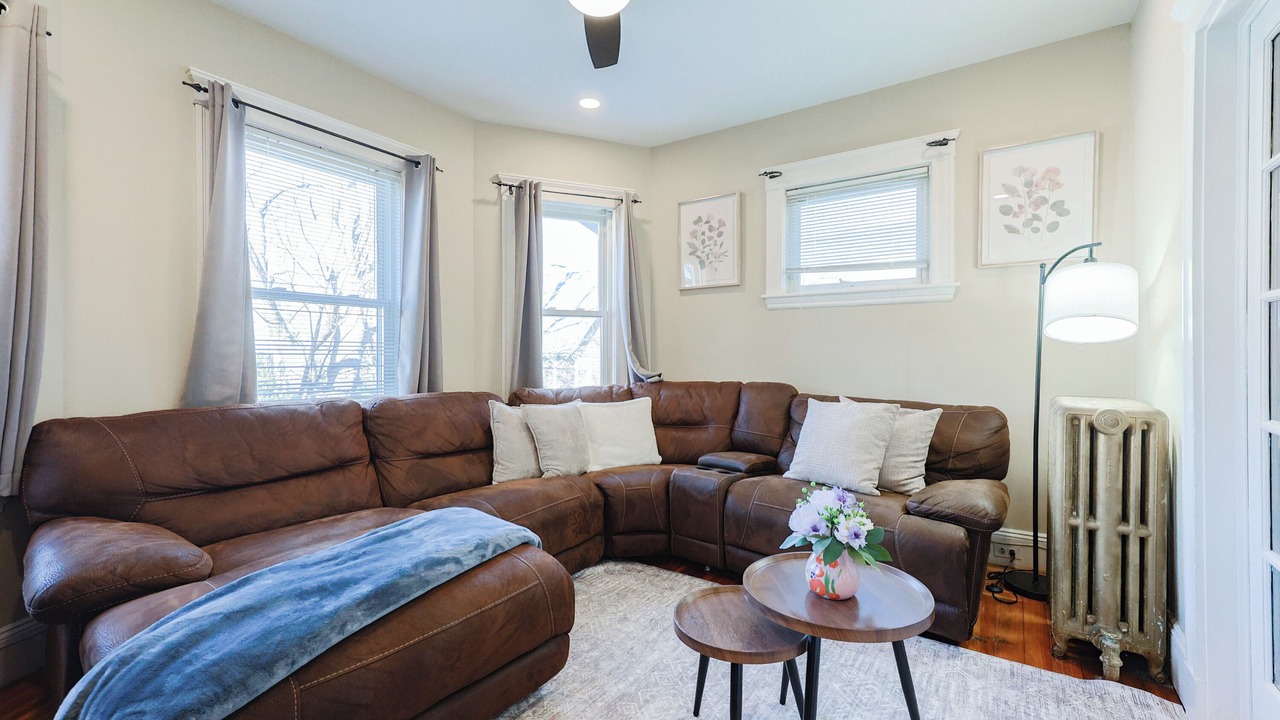 Photo of Livingroom in High Street Hill