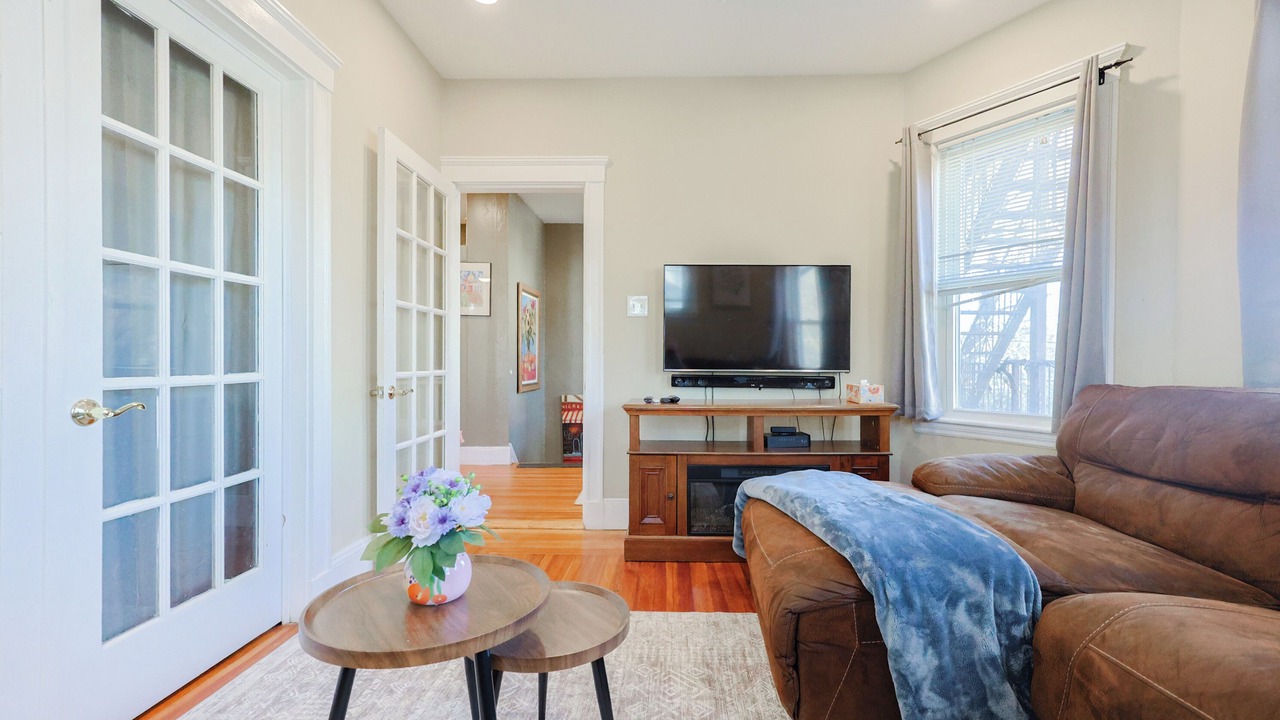 Photo of Livingroom in High Street Hill