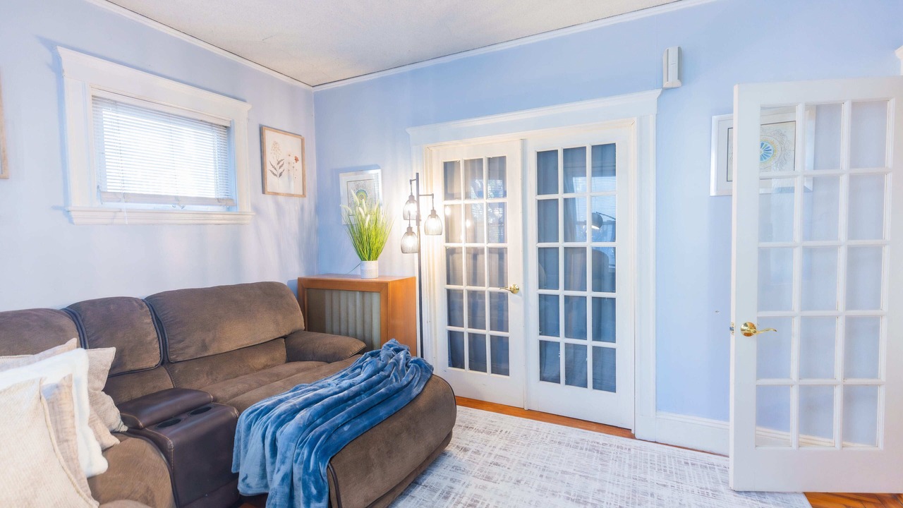 Photo of Livingroom in High Street Hill