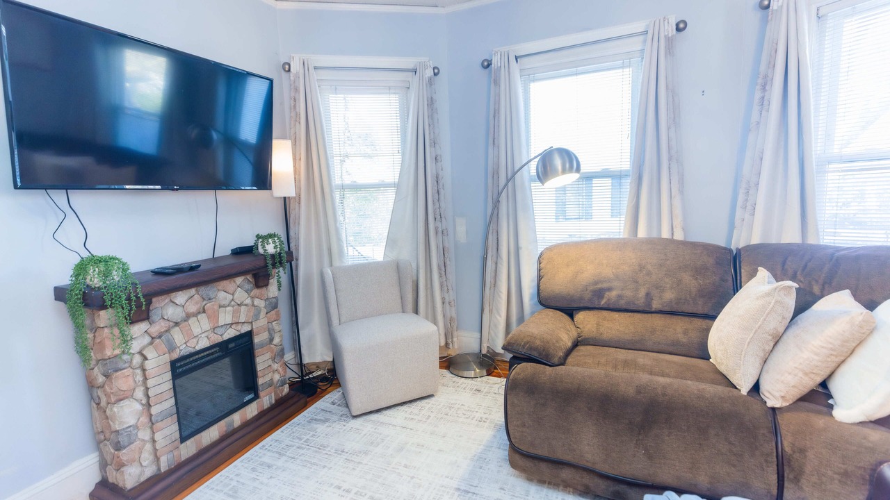 Photo of Livingroom in High Street Hill