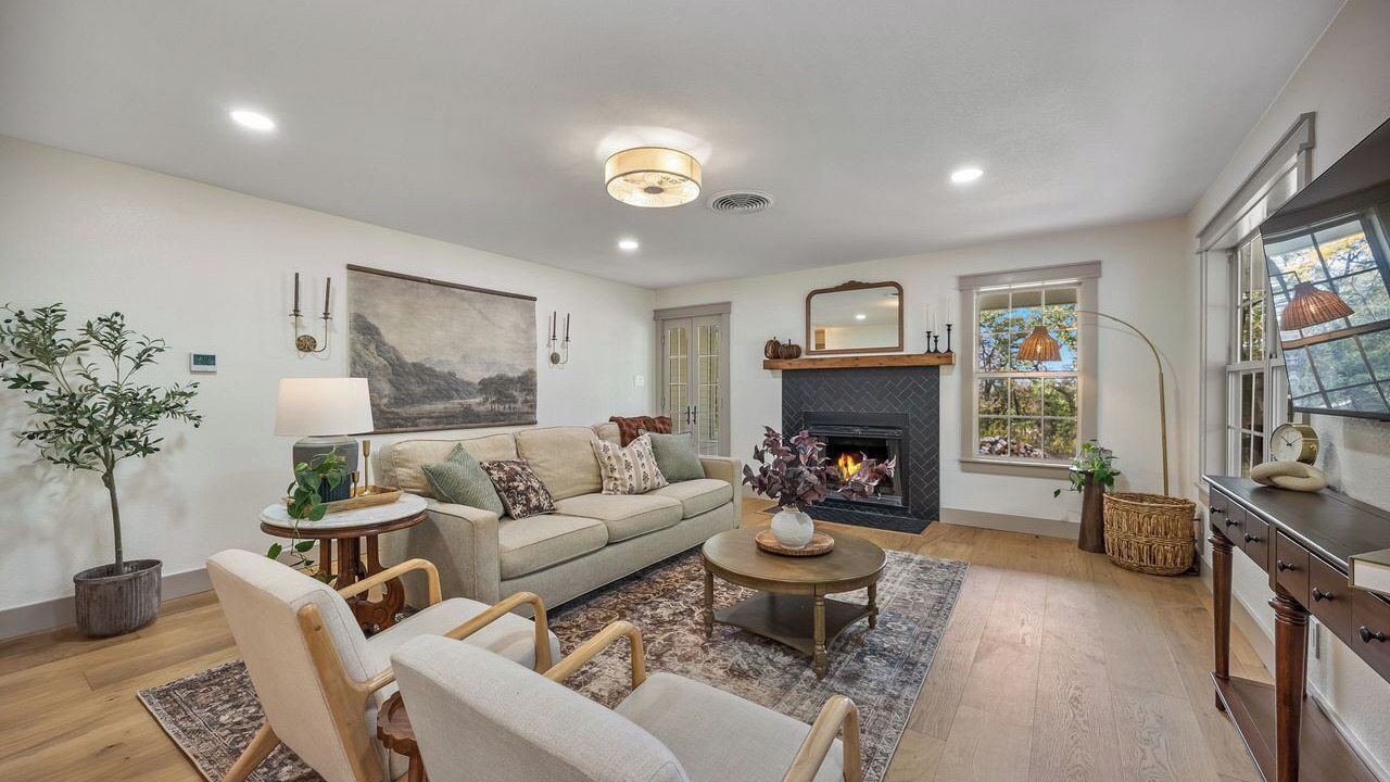 Photo of Livingroom in Westlake