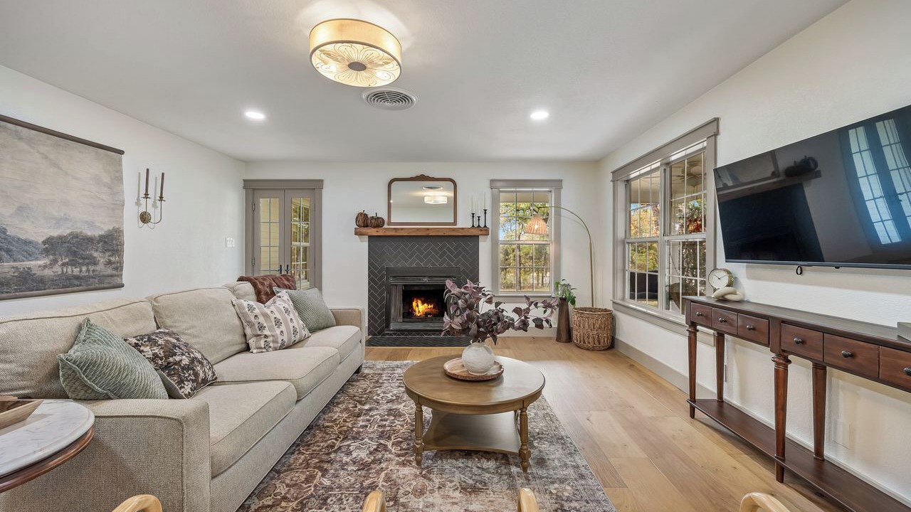 Photo of Livingroom in Westlake