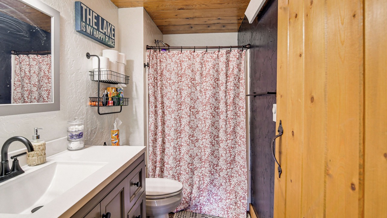 Photo of Bathroom in Panora
