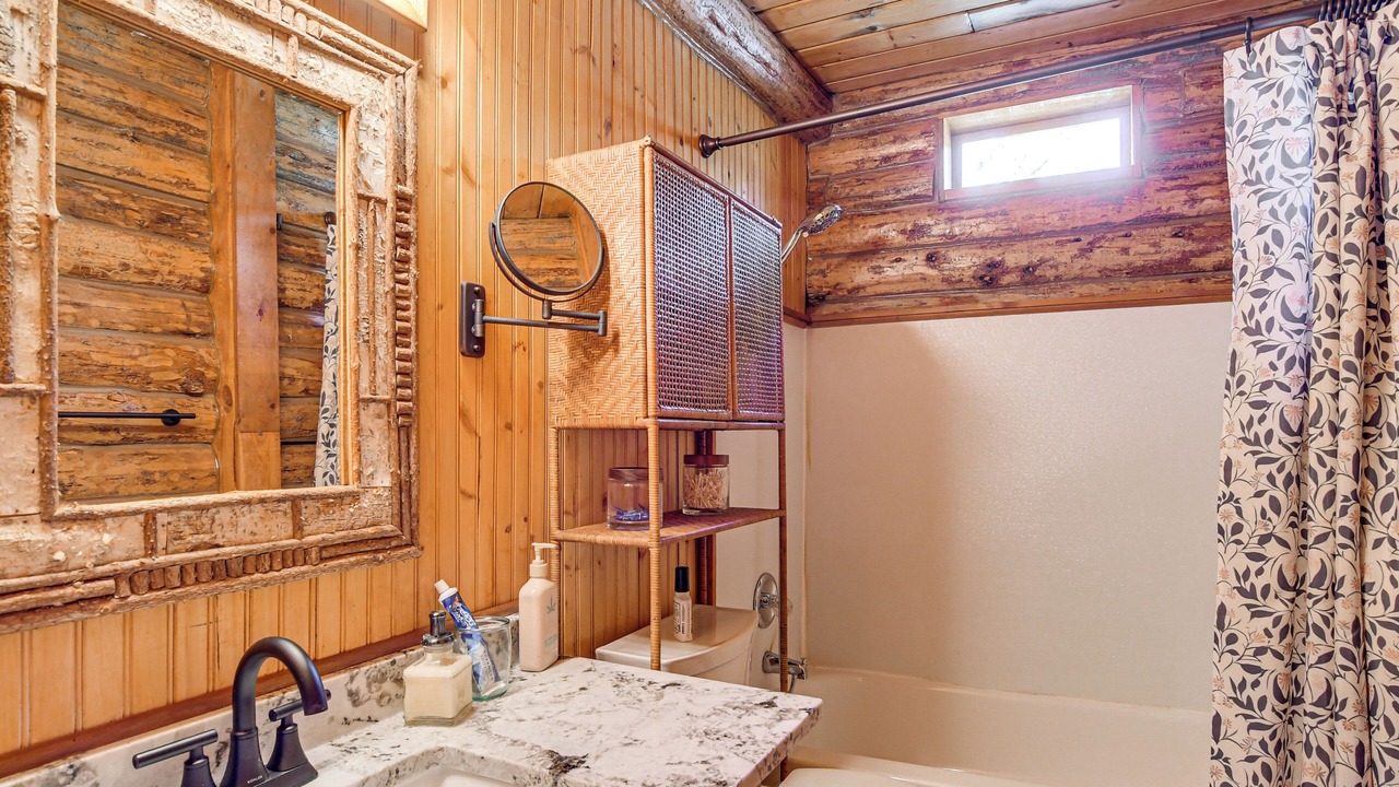 Photo of Bathroom in Panora