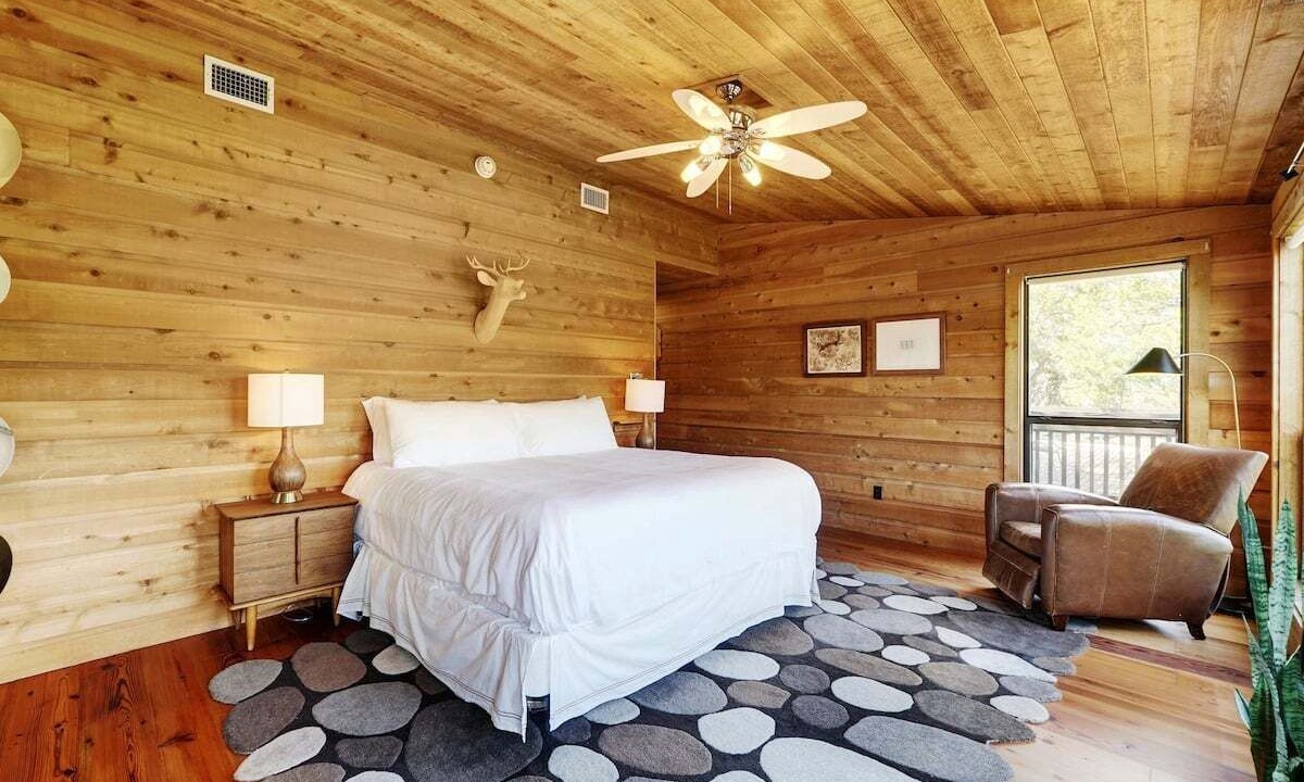 Photo of Bedroom in Lost Creek