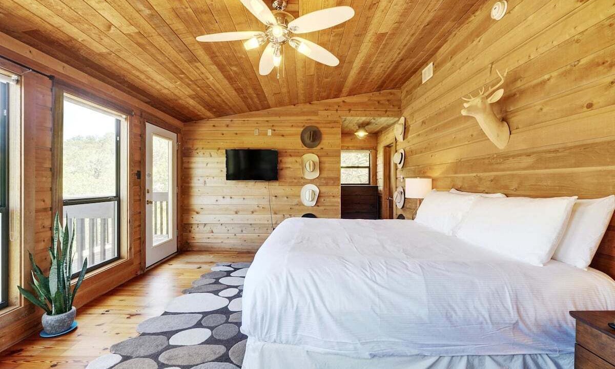 Photo of Bedroom in Lost Creek