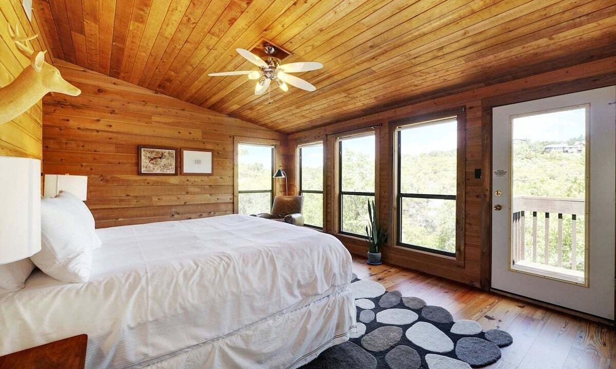 Photo of Bedroom in Lost Creek