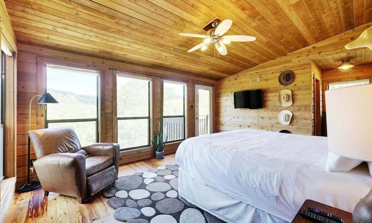 Photo of Bedroom in Lost Creek