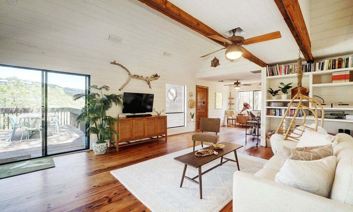 Photo of Livingroom in Lost Creek
