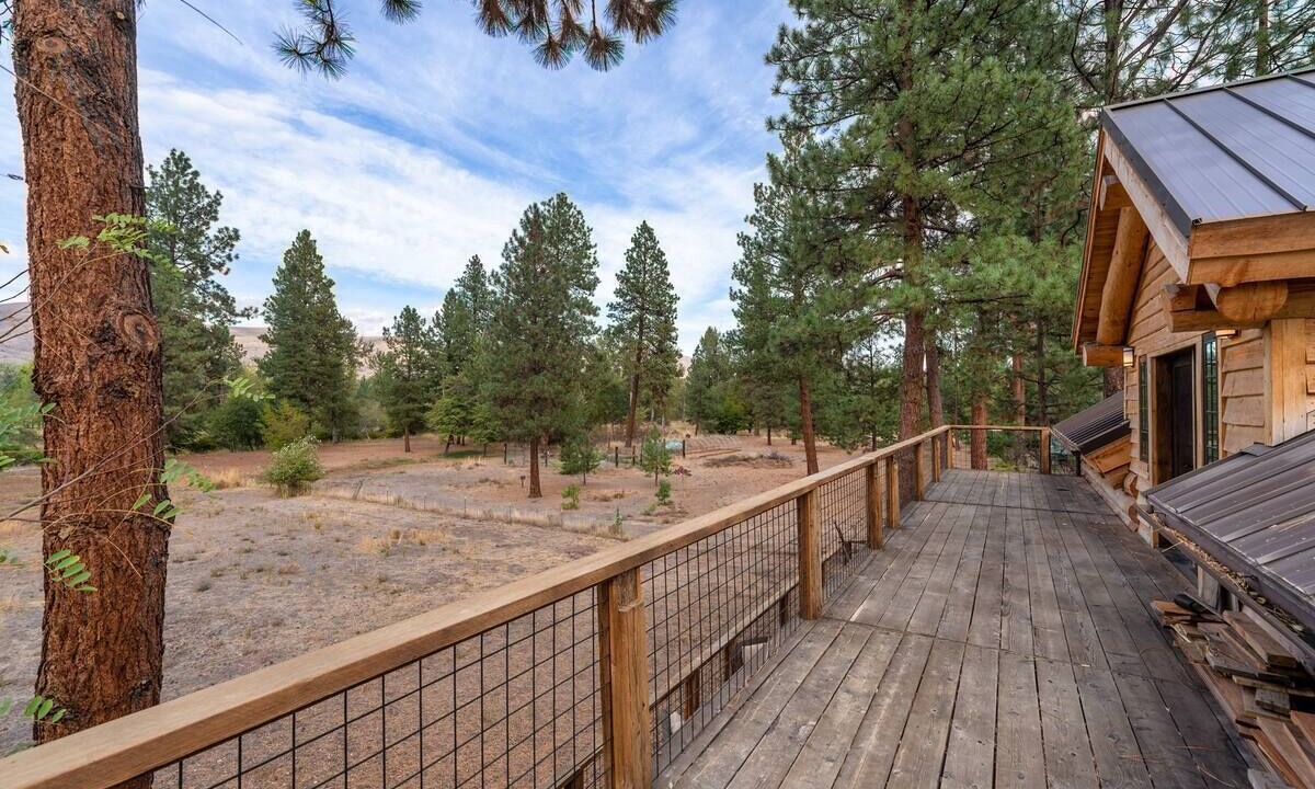 Photo of Patio Balcony in Tygh Valley