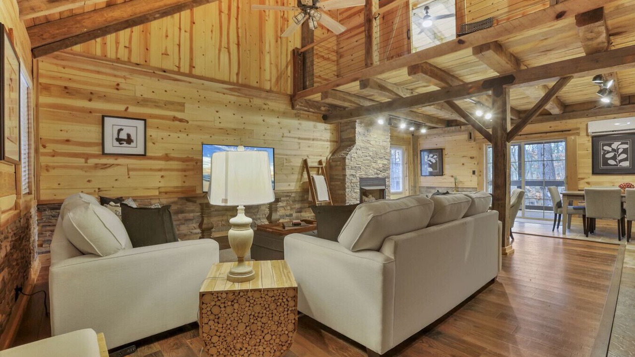 Photo of Livingroom in McArthur
