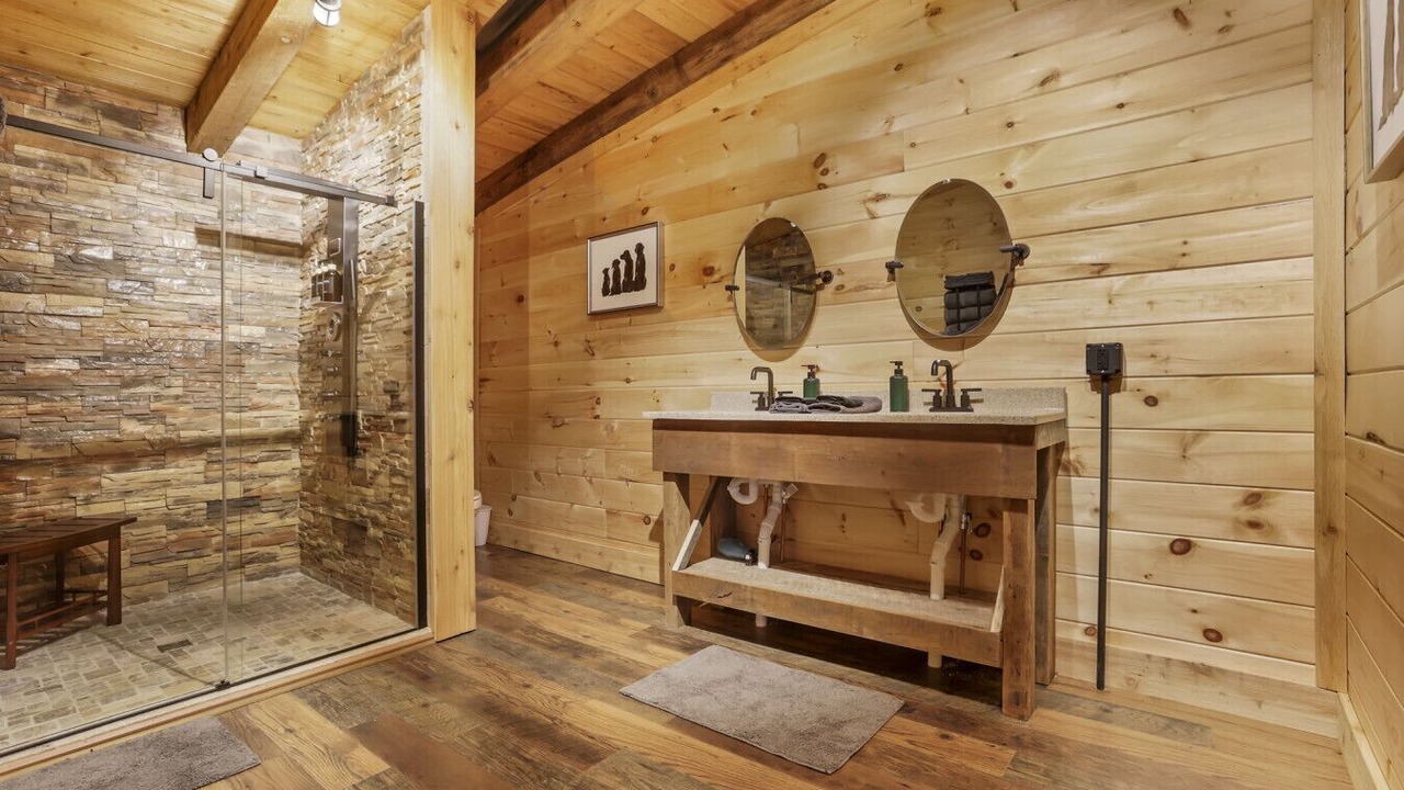 Photo of Bathroom in McArthur