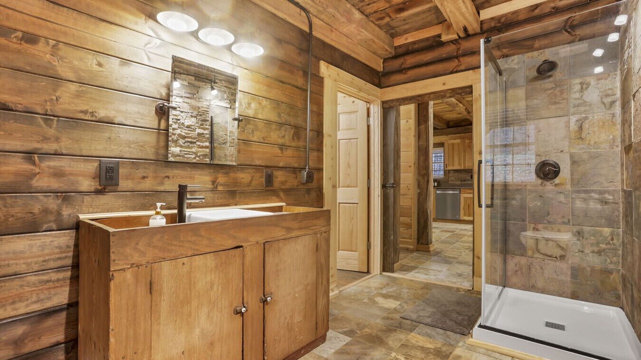 Photo of Bathroom in McArthur